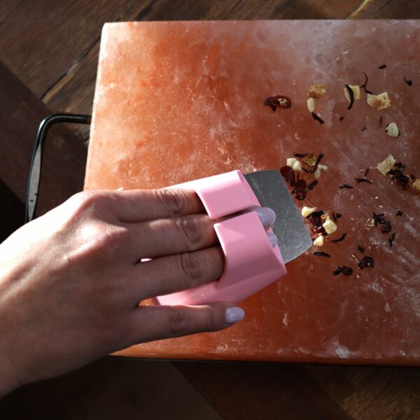 Himalayan Salt Block Cleaning Brush (assorted colours) - Image 7
