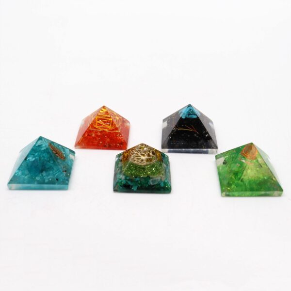 Sm Orgonite Pyramid 25mm Gemchips and Copper (assorted colours/designs) - Image 8