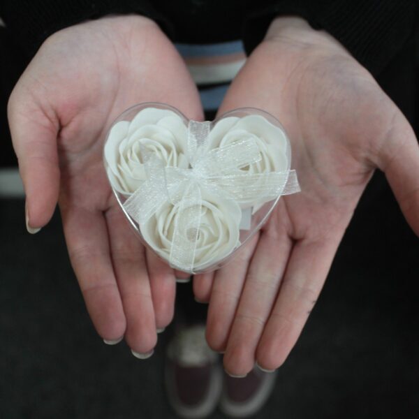 Set of 3 Soap Flower Heart Box - White - Image 4