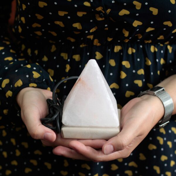 Quality USB Pyramid WHITE Salt Lamp - 9 cm (multi) - Image 3