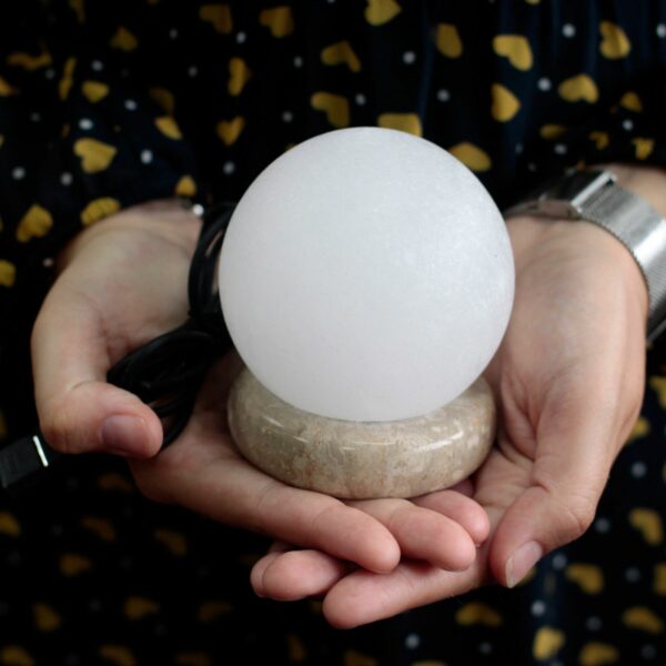 Quality USB Ball WHITE Salt Lamp - 9 cm (multi) - Image 3