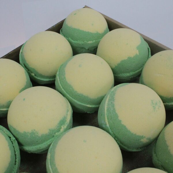 Apple Pie & Custard Bath Bomb - Image 2