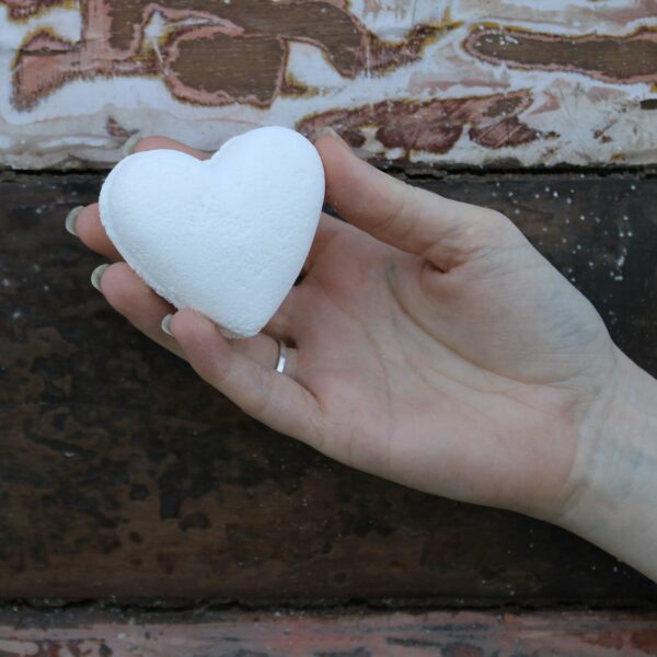 Love Heart Bath Bomb 70g - Coconut - Image 3