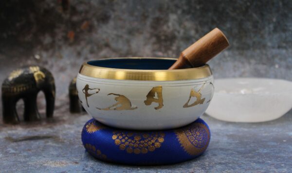 Lrg Yoga Moves Singing Bowl Set- White/Blue 14cm - Image 6