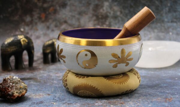 Lrg Yin & Yang Singing Bowl Set- White/Purple 14cm - Image 6