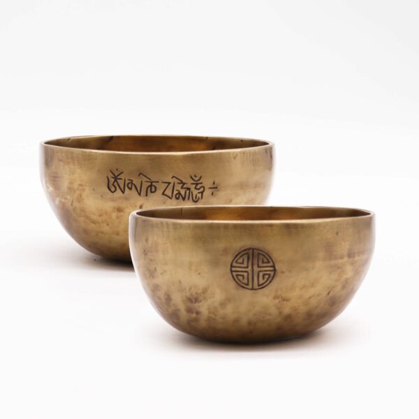 Small Nepalese Moon Bowl - (approx 550g) - 13cm - Image 3