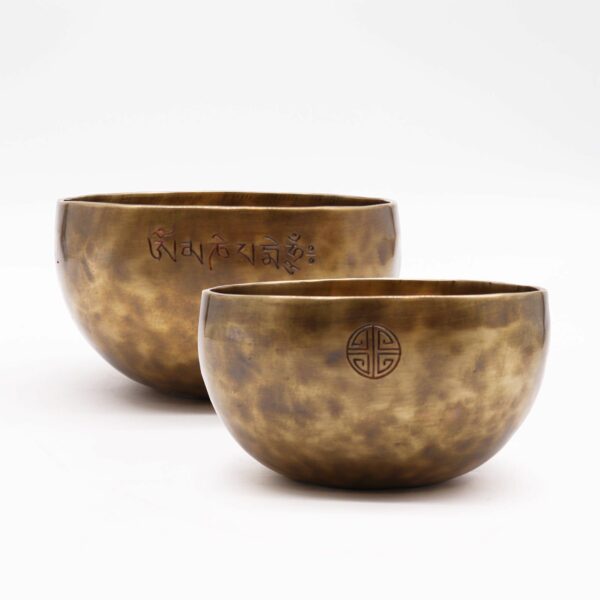 Large Nepalese Moon Bowl - (approx 850g) - 17cm - Image 3