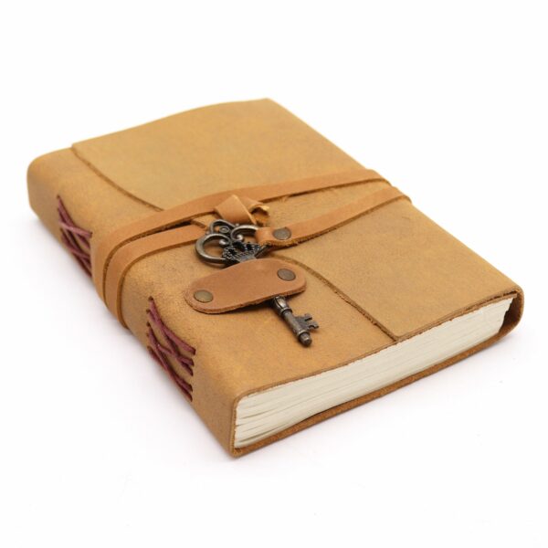 Oiled Tan Leather & Key - 200 pages - 13x18cm - Image 2