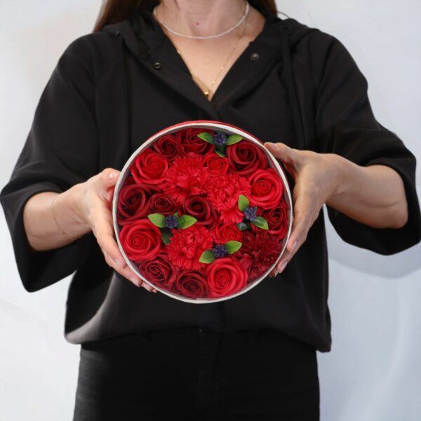 Round Box - Classic Red Roses - Image 5