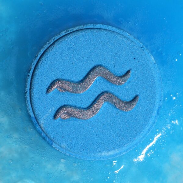 Set of Zodiac Bath Fizzers with Horoscope - Aquarius - Image 5