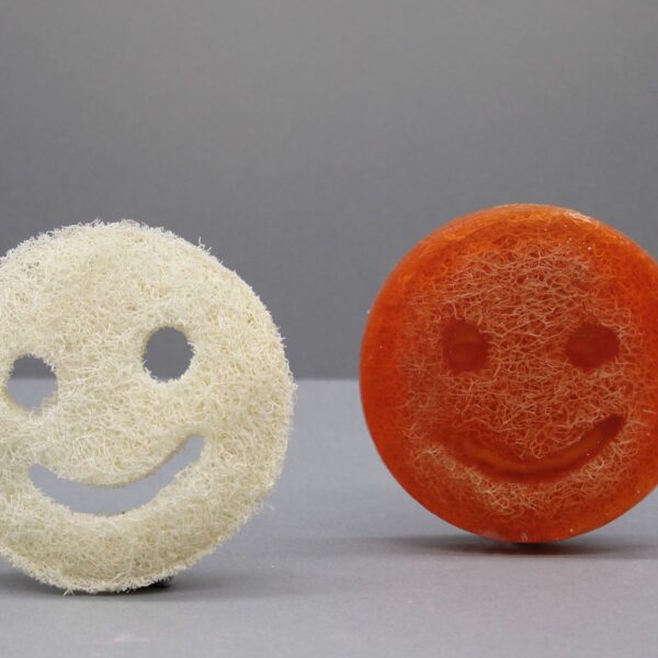 Happy Scrub Soap - Raspberry & Pomegranate - Image 2