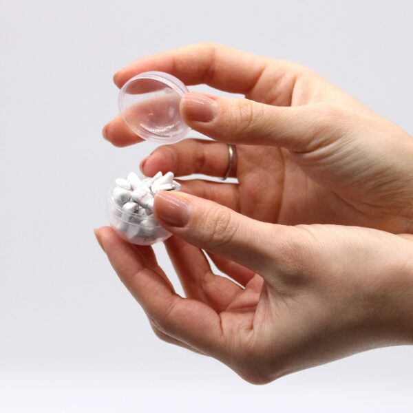 White Jasper Gem Bracelet Bath Bomb - Image 3